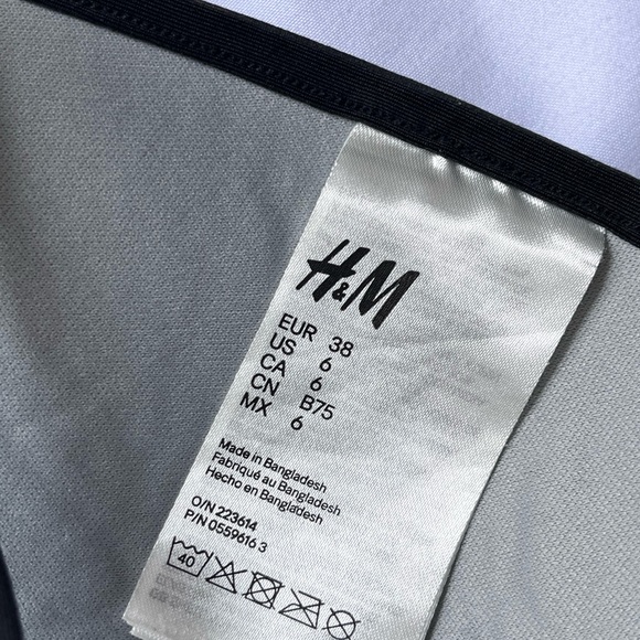 H&M | 2-Piece Triangle Swim Set in Grey w/ Black Outline - Picture 4 of 7